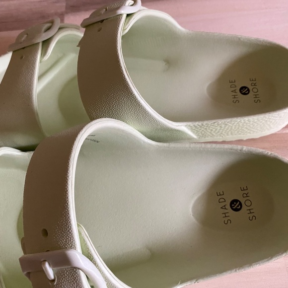 SHADE & SHORE LIME GREEN SANDALS WITH ADJUSTABLE STRAPS - Picture 5 of 13